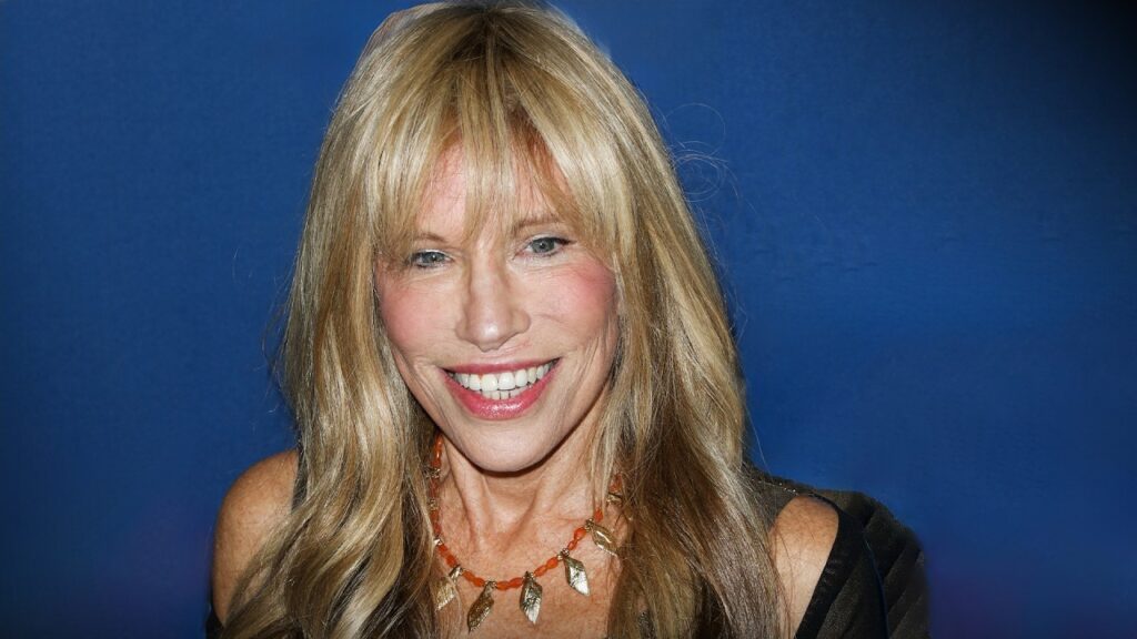 Carly Simon, 83, Reveals Secret Parkinson's and Cancer Battle