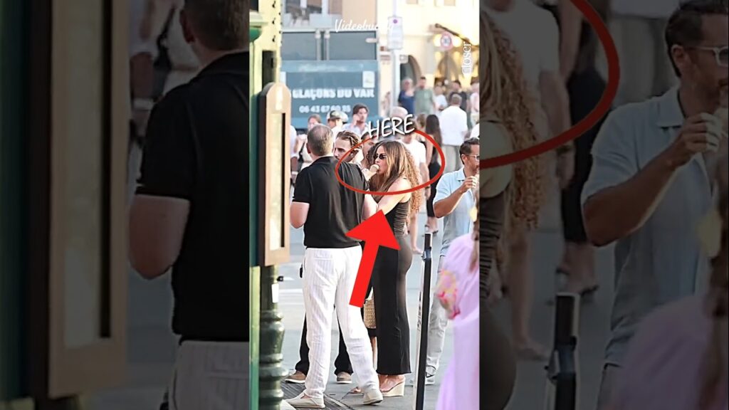 Sofia Vergara Spottef Licking Ice Cream In Street With Her Friends.