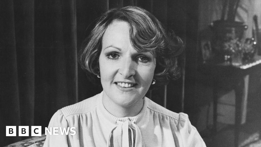 Laughter and tears at Dame Penelope Keith funeral in Guildford - BBC