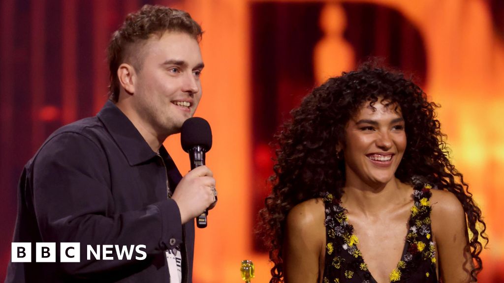 Sam Fender and Olivia Dean make UK chart history with Rein Me In – BBC Sam Fender and Olivia Dean make UK chart history with Rein Me In - BBC