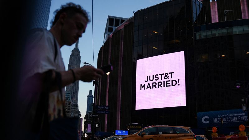 Taylor Swift’s wedding may change how couples think about their big day