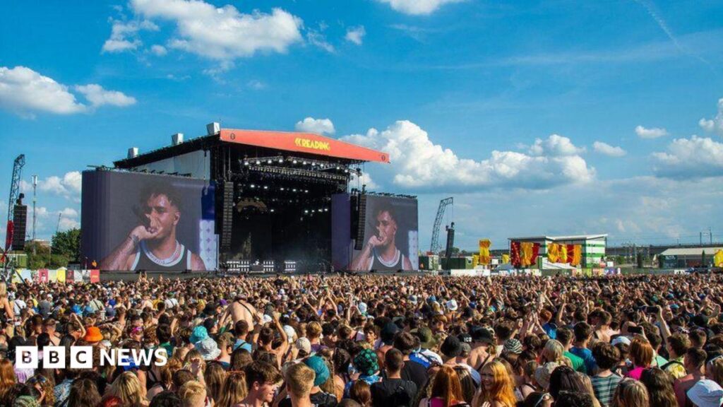 crowd at Reading festival 2022