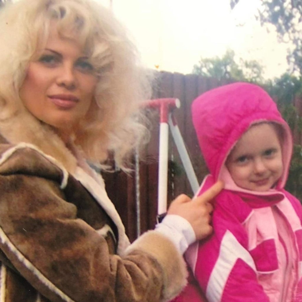 Jessica Belkin as a child with her mother, in a 2023 Mother’s Day post. Photo: @jessicabelkin/Instagram