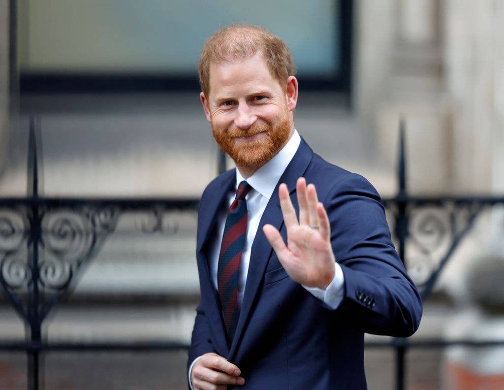 prince harry waving