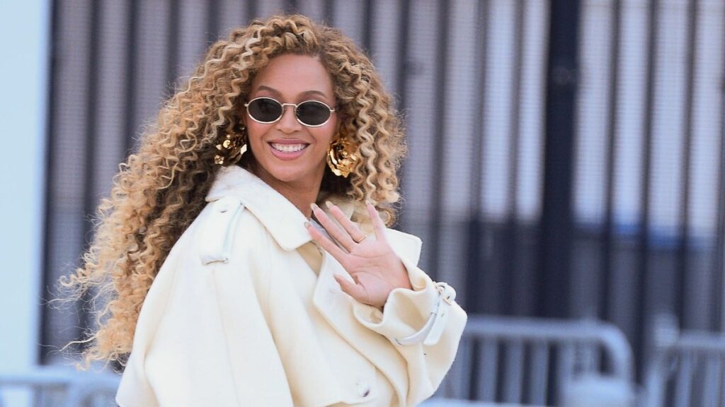 Beyoncé’s World Cup final look proves capri pants can be seriously glamorous Beyoncé’s World Cup final look proves capri pants can be seriously glamorous