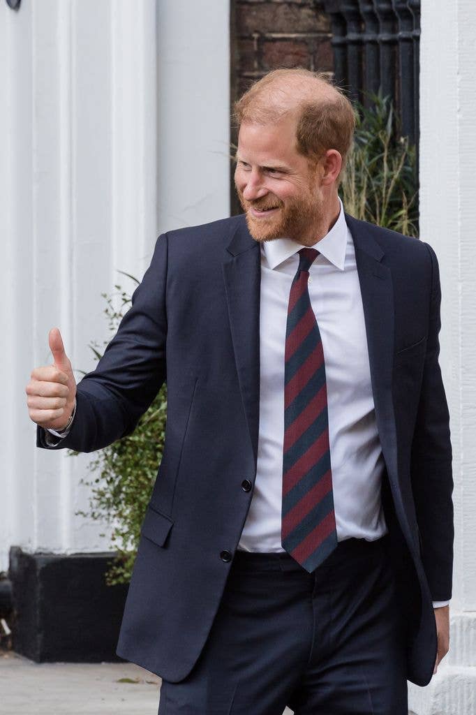 prince harry thumbs up