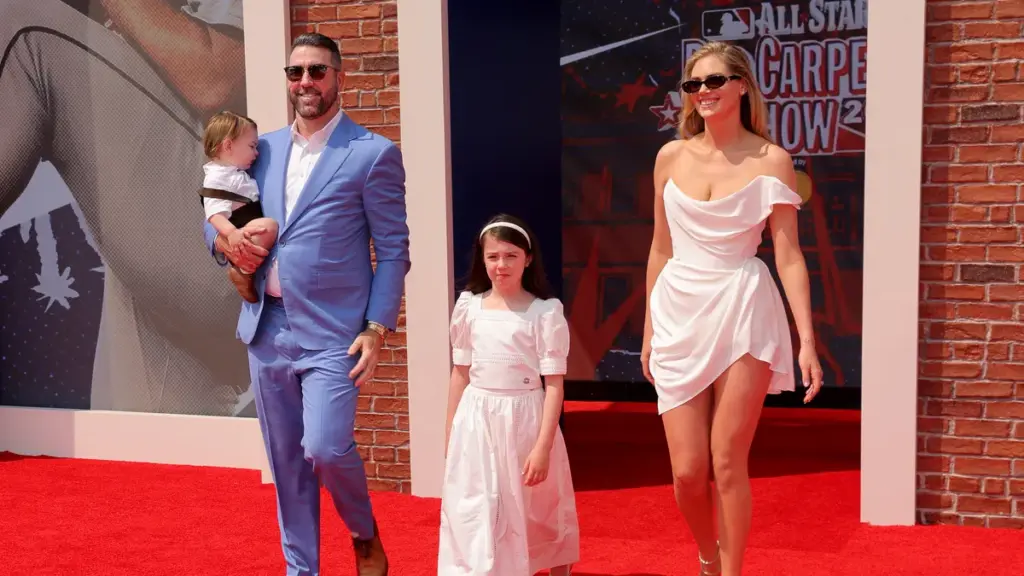 Kate Upton, Justin Verlander hit All-Star Red Carpet Show with kids Kate Upton, Justin Verlander hit All-Star Red Carpet Show with kids