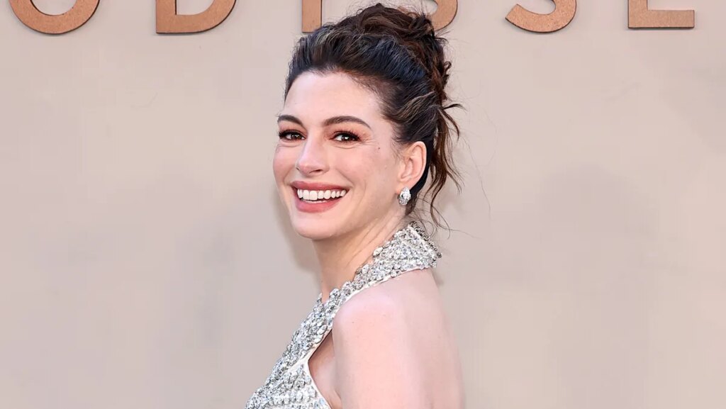 Anne Hathaway talks ‘Princess Diaries 3’ movie update Anne Hathaway talks 'Princess Diaries 3' movie update