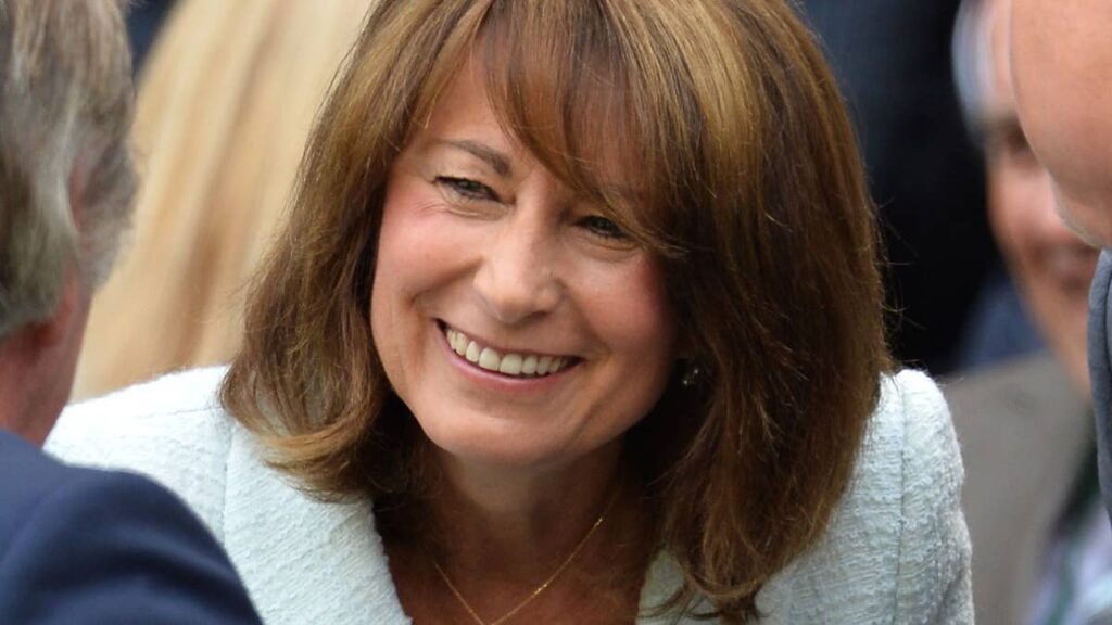 Carole Middleton’s Wimbledon outfit is a carbon copy of Princess Diana’s iconic Chanel look Carole Middleton's Wimbledon outfit is a carbon copy of Princess Diana's iconic Chanel look