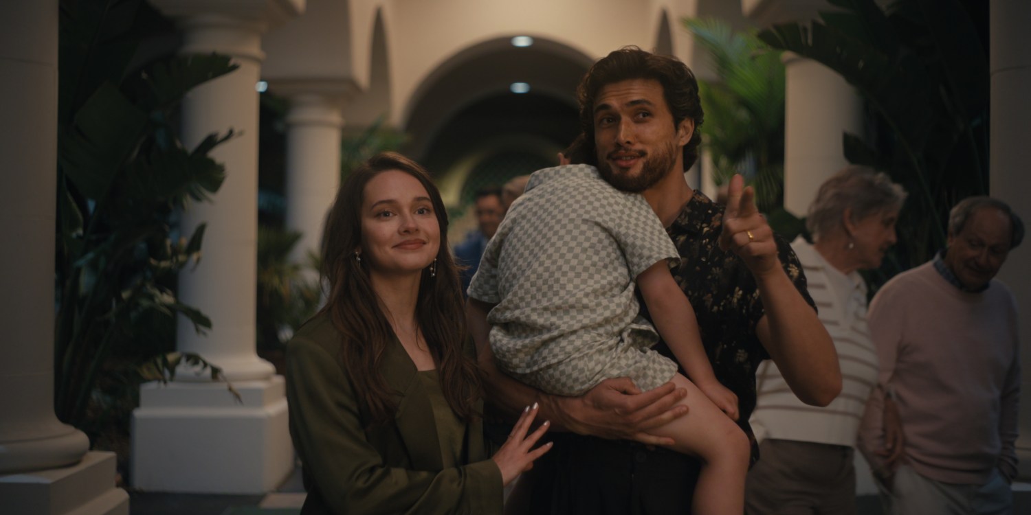 Cailee Spaeny and Oscar Isaac.