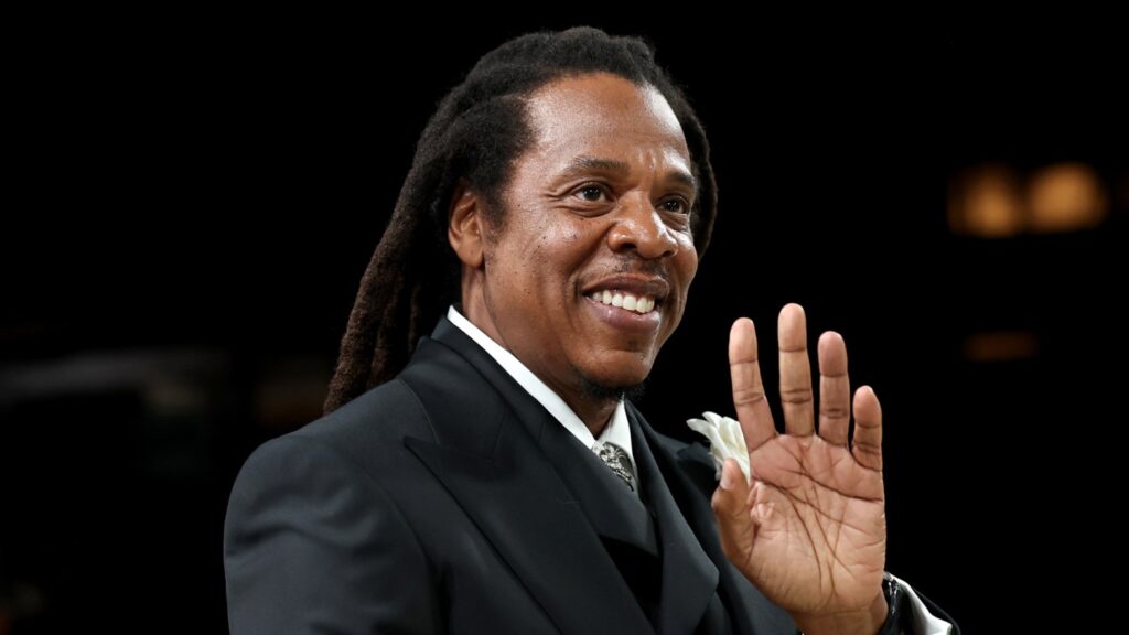 Jay-Z Addresses Delay During Final Yankee Stadium Concert Jay-Z Addresses Delay During Final Yankee Stadium Concert