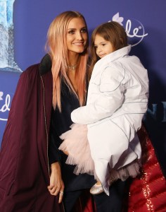 HOLLYWOOD, CALIFORNIA - NOVEMBER 07: Ashlee Simpson with her daughter, Jagger Snow Ross attend the world premiere of Disney's "Frozen 2" held at Dolby Theatre on November 07, 2019 in Hollywood, California. (Photo by Michael Tran/FilmMagic)
