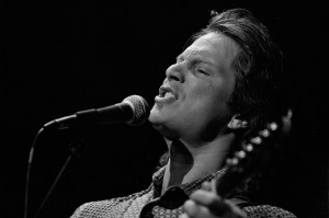 CHEYENNE, WY – OCTOBER 29: Stephen Bruton, (b. 11-7-48) performs with Kris Kristofferson’s band at the Cheyenne Civic Center on October 29, 1986 in Cheyenne, Wyoming. Bruton worked with Kristofferson and was his friend for more than 40 years. He died in 2009. (Photo by Mark Junge/Getty Images)