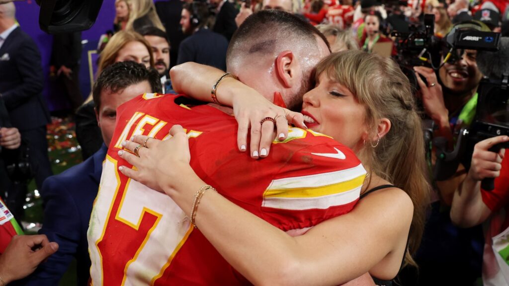 Taylor Swift Wedding Details: Adam Sandler, Blank Space Handkerchiefs Taylor Swift Wedding Details: Adam Sandler, Blank Space Handkerchiefs