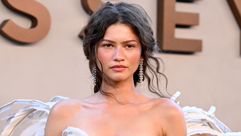 Zendaya Makeup Look at the Odyssey Premiere: Shop Online Zendaya Makeup Look at the Odyssey Premiere: Shop Online