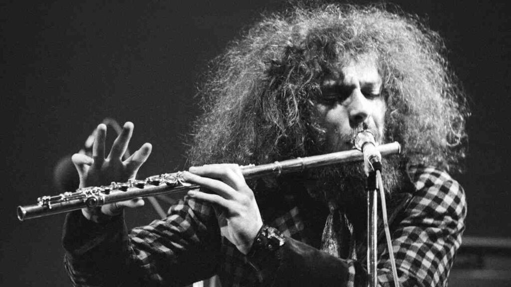 Ian Anderson names the legendary punk singer who asked him for an autograph Ian Anderson of Jethro Tull performing ontsgae