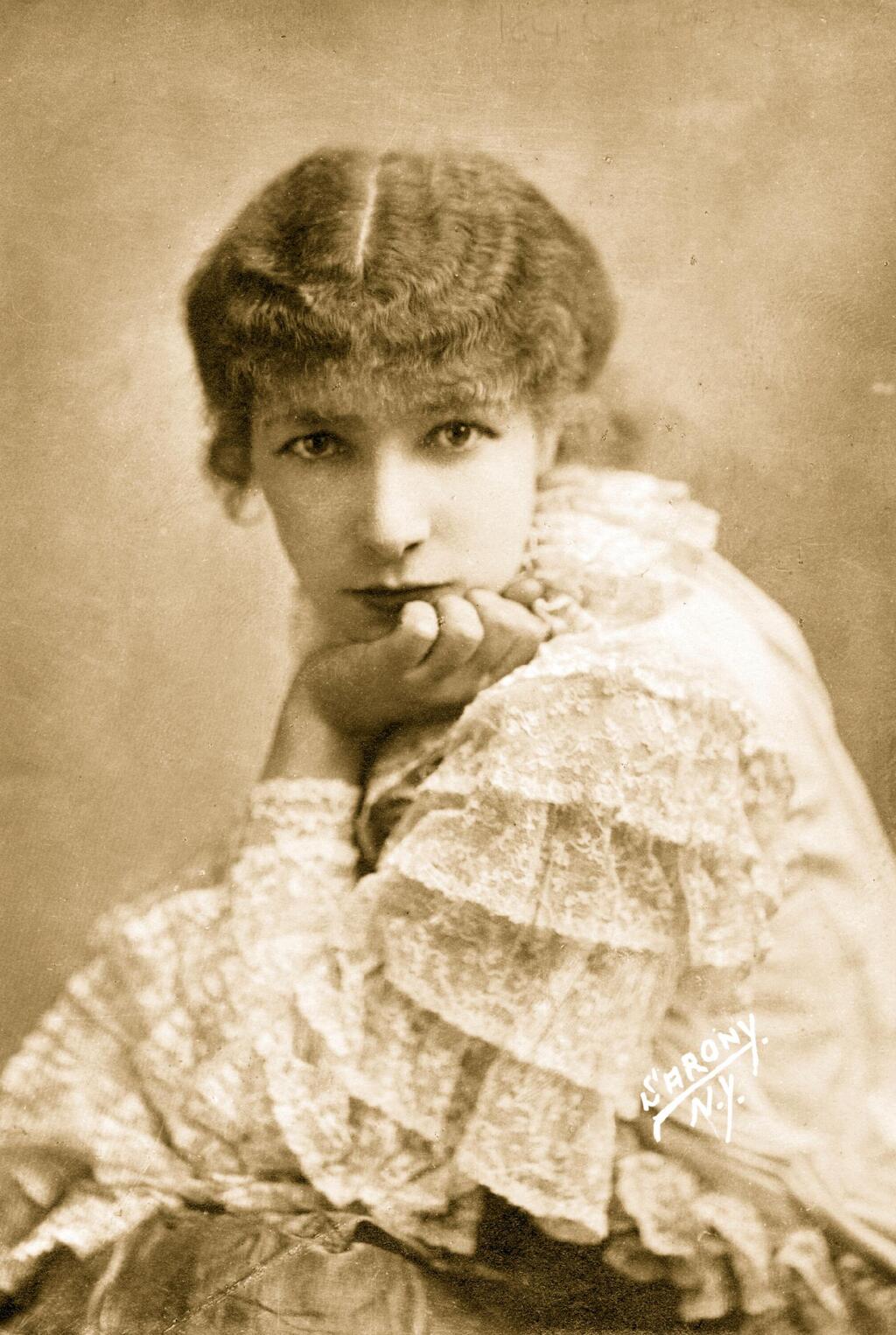 Sarah Bernhardt (Photo: Napoleon Sarony/Getty Images) שרה שרנאר