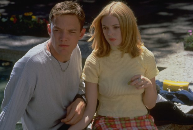 Matthew Lillard (as Stu Macher, left) and Rose McGowan (as Tatum Riley) in a scene from Wes Craven's 1996 slasher "Scream." McGowan will make an appearance at Creep I.E. Aftermath, a convention that mixes horror an pop-culture in Ontario Sept. 23-24.  (Image courtesy of Paramount Home Entertainment)