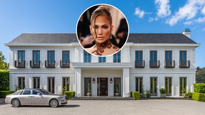 Jennifer Lopez’s Beverly Hills Home Fails to Land a Buyer Jennifer Lopez's Beverly Hills Home Fails to Land a Buyer
