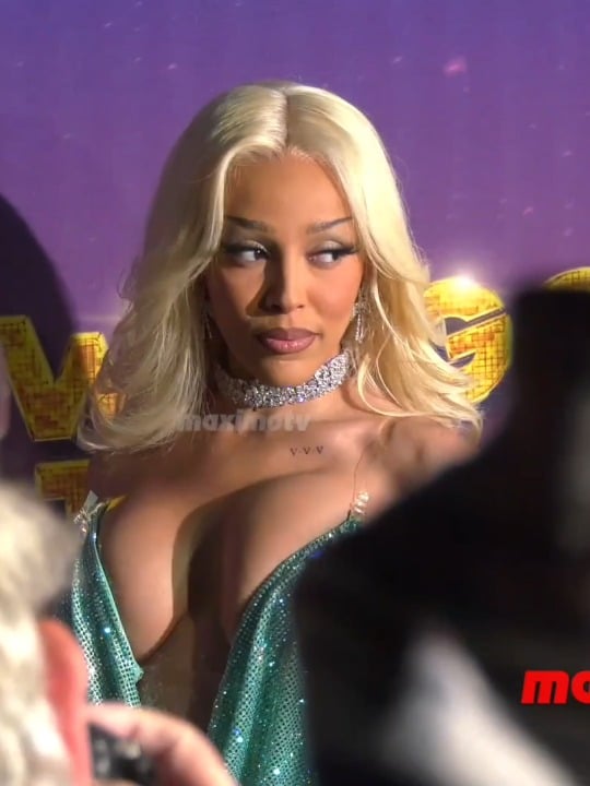 Doja cat | the green carpet at iHeartRadio's 102.7 KIIS FM Wango Tango | May 2025