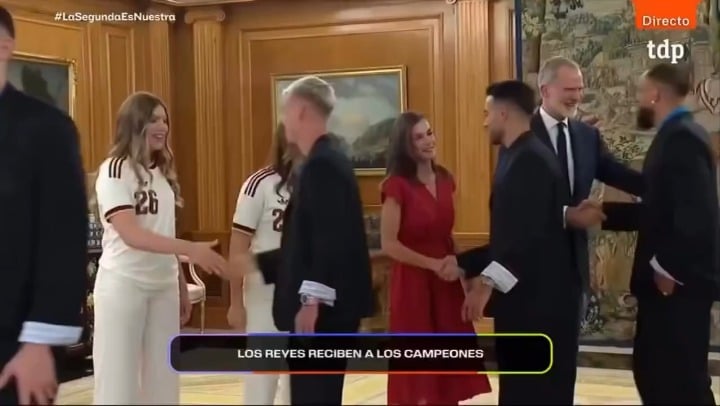 Lamine Yamal was the only one who was given the homie handshake by the King of Spain