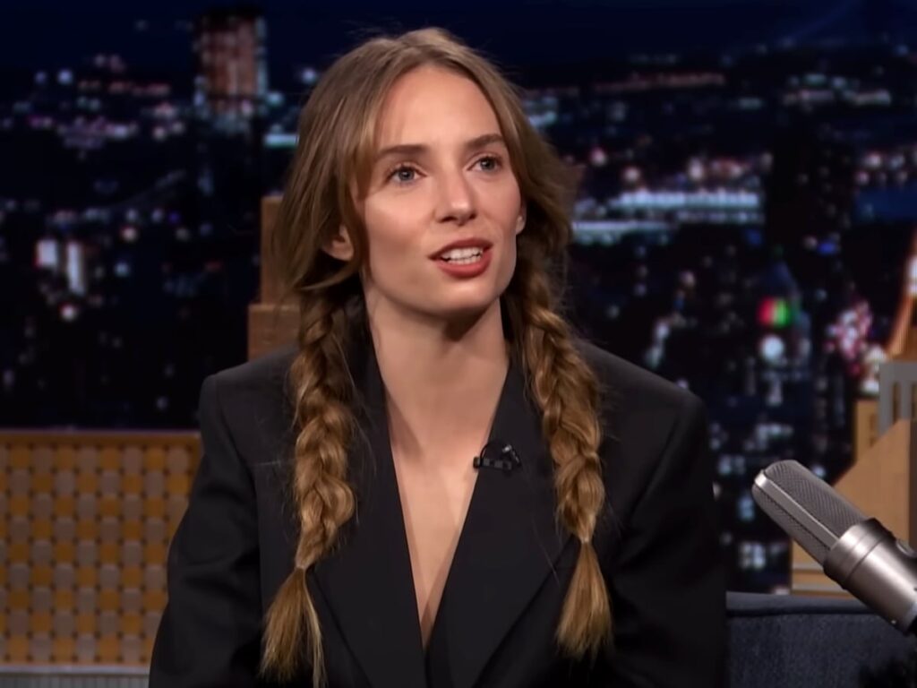 The 2000 song Maya Hawke called “the epic of our time” The 2000 song Maya Hawke called "the epic of our time"
