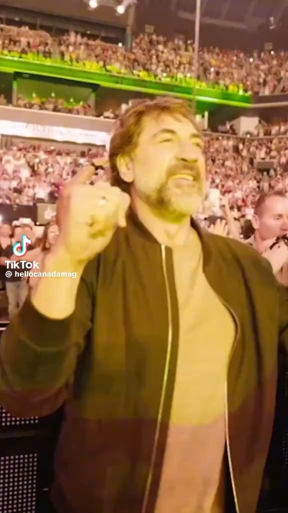Javier Bardem knew every word when Shakira launched into Dai Dai