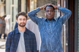 THE FALL AND RISE OF REGGIE DINKINS -- "The World is Full of Beaks" Episode 107 -- Pictured: (l-r) Daniel Radcliffe as Arthur Tobin, Tracy Morgan as Reggie Dinkins -- (Photo by: Scott Gries/NBC)