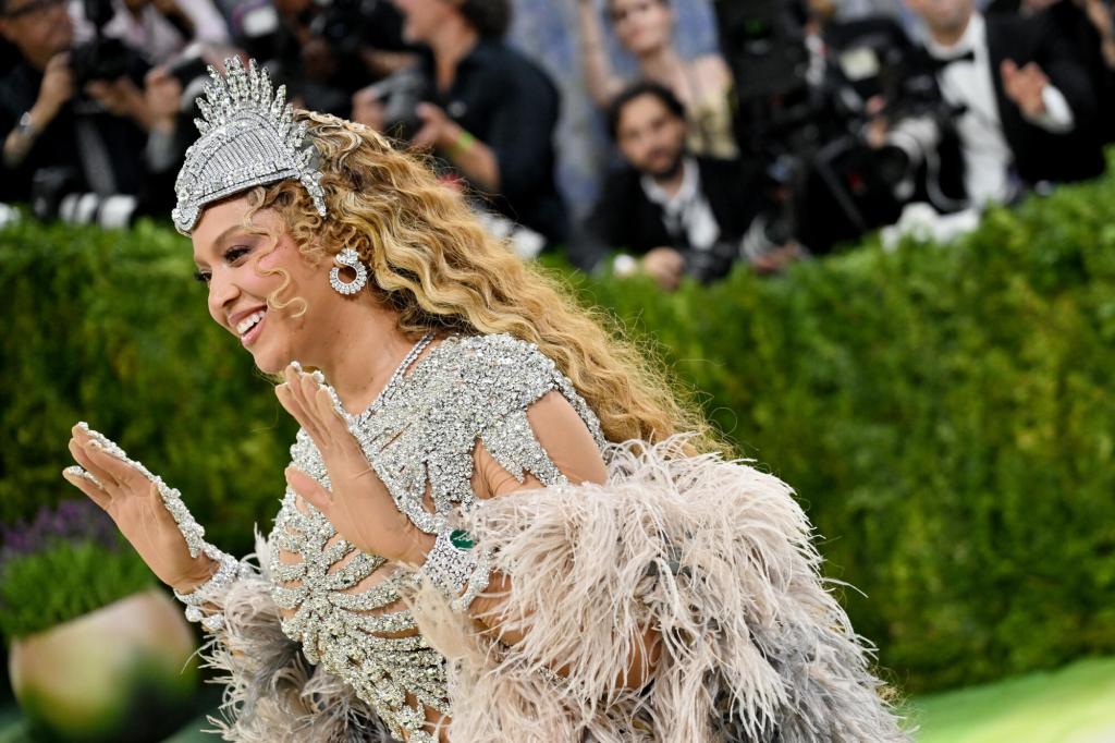 Beyoncé Leads New Music Friday Guide Beyoncé Leads New Music Friday Guide
