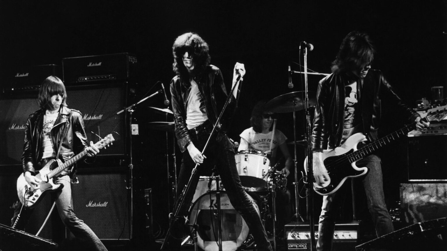 Billie Joe Armstrong to Front Punk Supergroup Honoring the Ramones Billie Joe Armstrong to Front Punk Supergroup Honoring the Ramones