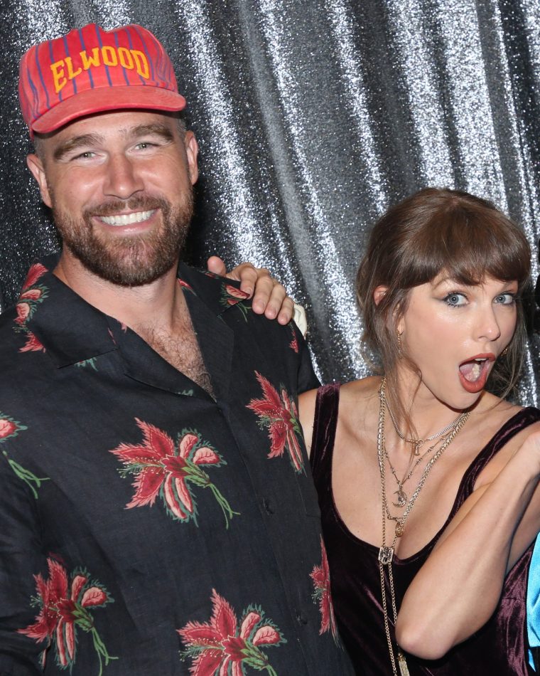 NEW YORK, NEW YORK - JUNE 13: (EXCLUSIVE COVERAGE) Travis Kelce and Taylor Swift pose backstage at the hit comedy 