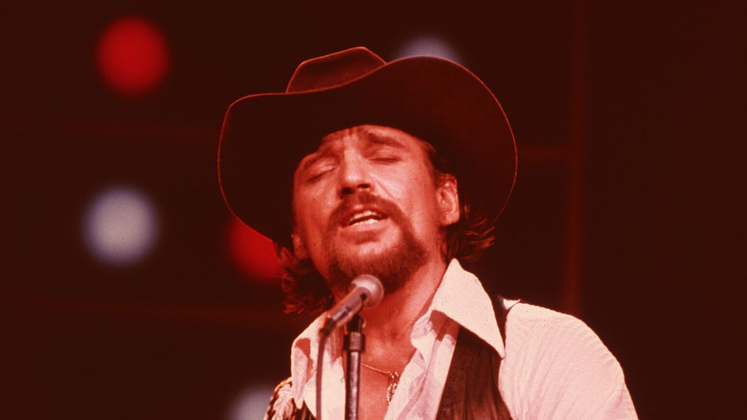 On The Charts 47 Years Ago, Waylon Jennings Ruled With a Somber Ballad Written as an Apology to Bob McDill’s Wife On The Charts 47 Years Ago, Waylon Jennings Ruled With a Somber Ballad Written as an Apology to Bob McDill's Wife