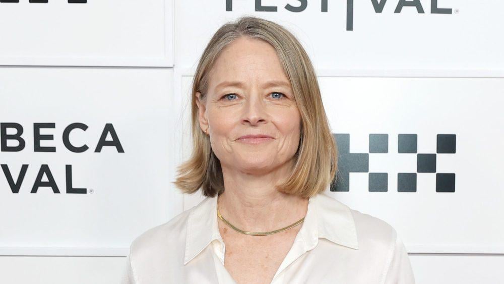 Jodie Foster Says Brad Pitt’s ‘F1’ Seemed Like It Was Made by AI and Written by a Computer: ‘Wasn’t It?’