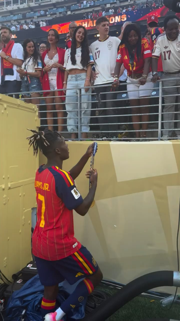 Nico Williams gives his World Cup gold medal to his mom, who crossed the Sahara desert in search for a better life while pregnant with his older brother, Iñaki