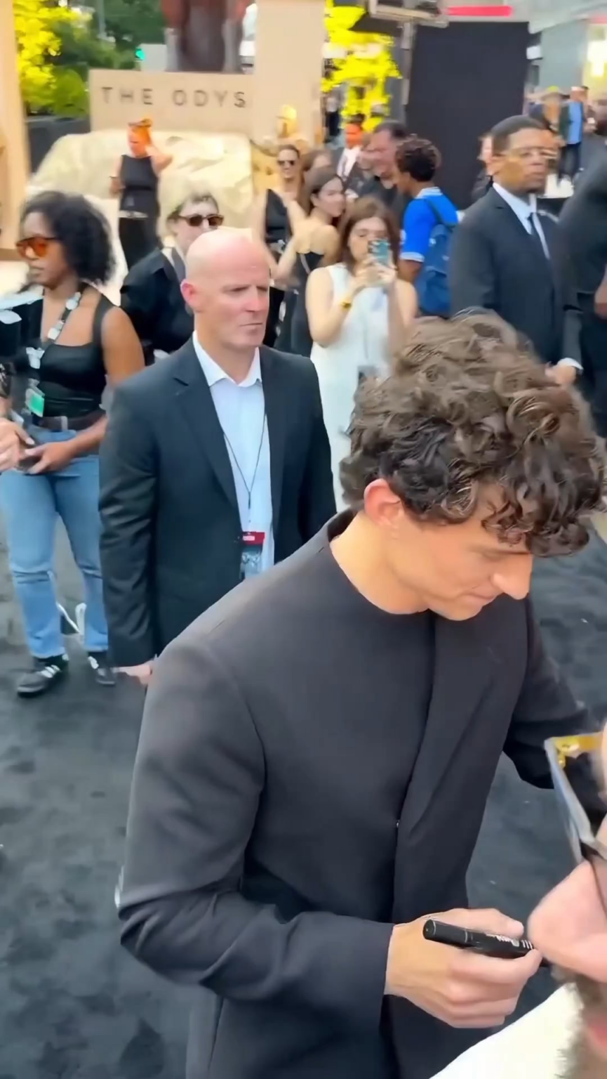 Tom Holland meets fan who used to run a fan account of him: "No way! Why “used to”?"