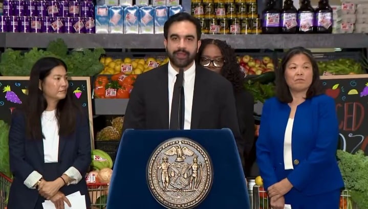 Mayor Mamdani just announced that he will be opening 5 city-run, tax-funded grocery stores: "Prices set at 30% below retail prices"