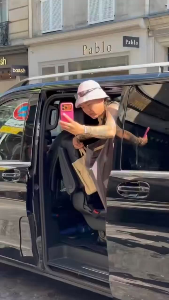 Hudson Williams calls out alleged autograph dealers for following him and attempts to burn their photos