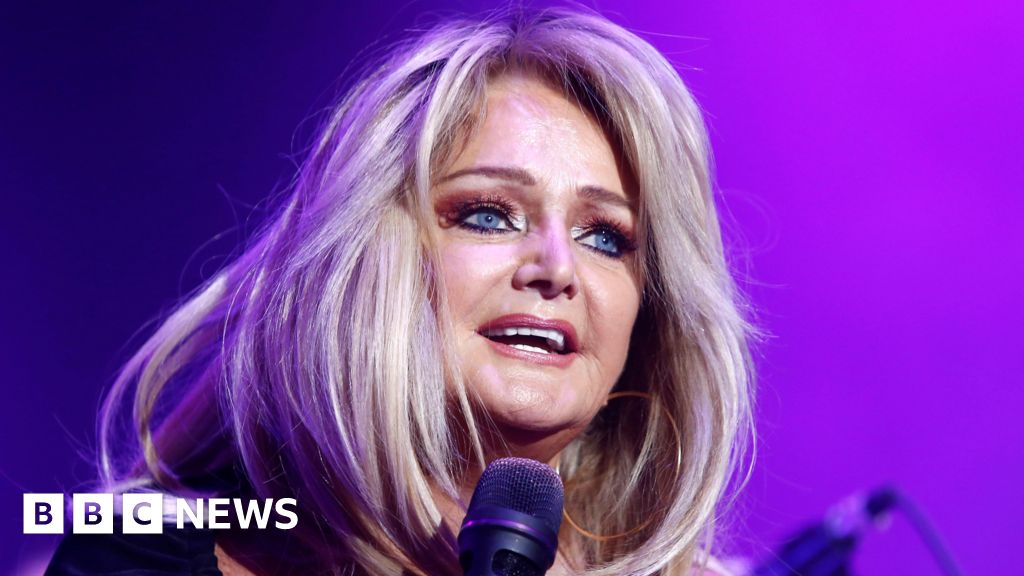 'Heartbroken' Catherine Zeta-Jones leads tributes to singer Bonnie Tyler – BBC 'Heartbroken' Catherine Zeta-Jones leads tributes to singer Bonnie Tyler - BBC