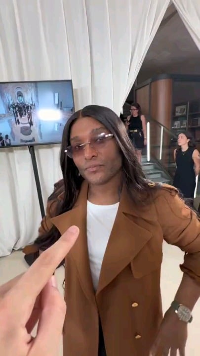 Zendaya’s stylist had a private plane on standby in Paris to pick up the Schiaparelli dress Zendaya wore at the London premiere of The Odyssey the very next day.