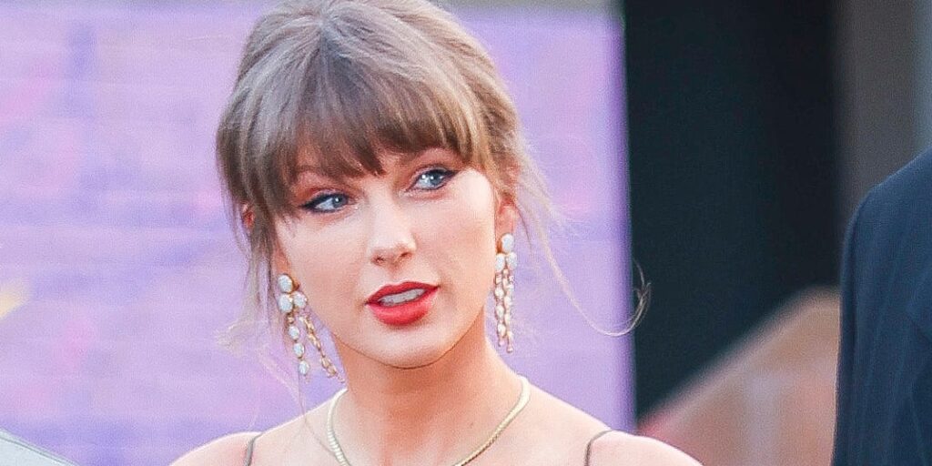 Taylor Swift’s First Newlywed Look Is a Floral Brocade Wedding-Guest Dress Taylor Swift’s First Newlywed Look Is a Floral Brocade Wedding-Guest Dress