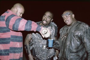 From left, American record executive Suge Knight (born Marion Knight Jr), Rap musician Tupac Shakur (1971 - 1996), and rapper and producer Dr Dre (born Andre Young) on the set of Shakur's 'California Love' music video, El Mirage, California, October 13, 1995. (Photo by Nitro/Getty Images)