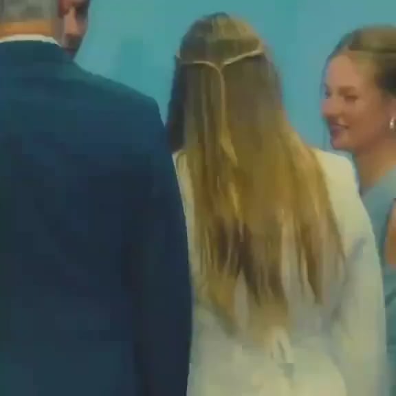 Sisterly love between Leonor and Sofia