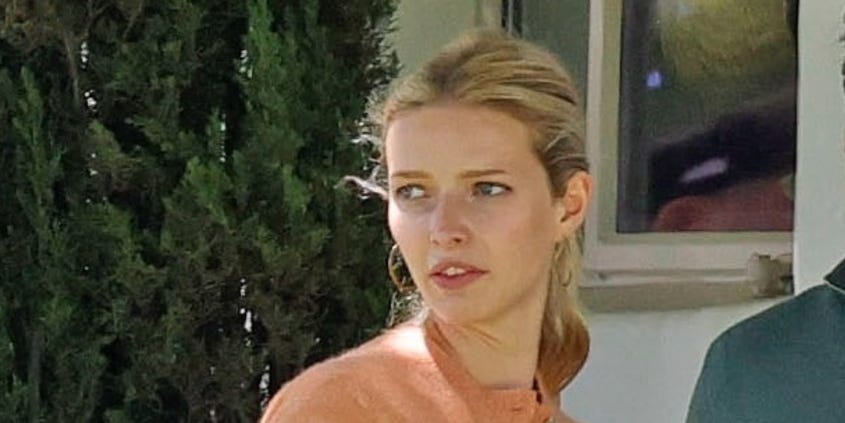 Apple Martin Is the Spitting Image of Mom Gwyneth Paltrow While Filming Her First Feature Apple Martin Is the Spitting Image of Mom Gwyneth Paltrow While Filming Her First Feature