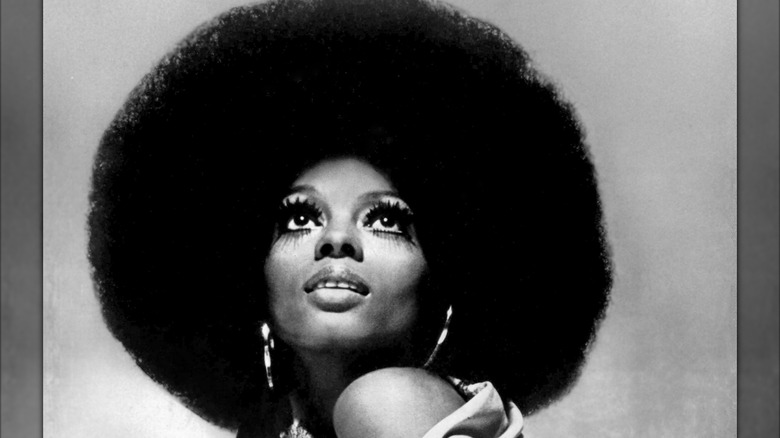 Black-and-white photo of Diana Ross with a big afro and dramatic false eyelashes during a 1975 photoshoot