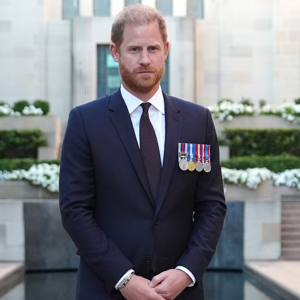 Prince Harry's Rep Reacts After Offer to Stay at Buckingham Palace Is “Withdrawn at the Last Moment" – E! News Prince Harry's Rep Reacts After Offer to Stay at Buckingham Palace Is “Withdrawn at the Last Moment" - E! News