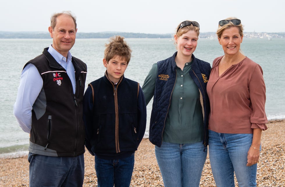 portsmouth, england september 20: prince edward, earl of wessex, sophie, countess of wessex, james, viscount severn and lady louise windsor take part in the great british beach clean on southsea beach on september 20, 2020 in portsmouth, england. (photo by pool/samir hussein/wireimage)