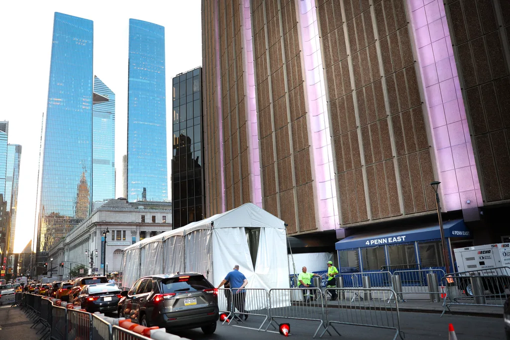 Celebrity Arrivals NYC Taylor Swift Wedding 