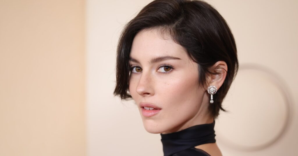 Gracie Abrams’ ‘Daughter From Hell’ Album Reviews: What Critics Are Saying