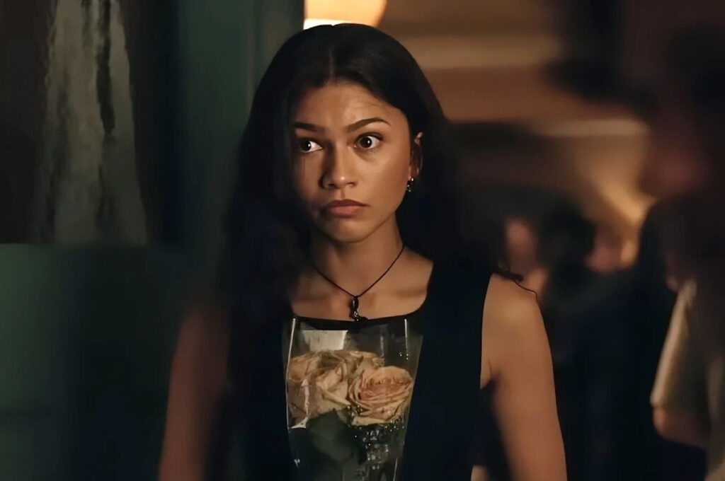 Fans Noticed A TINY Detail In Zendaya’s “Spider-Man” Dress. Now They’re Scared.