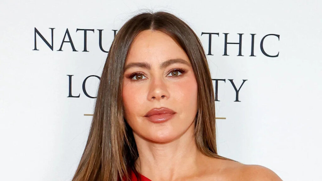 Sofia Vergara, 54, drives fans wild in red-hot tiny bikini on Italian getaway Sofia Vergara, 54, drives fans wild in red-hot tiny bikini on Italian getaway